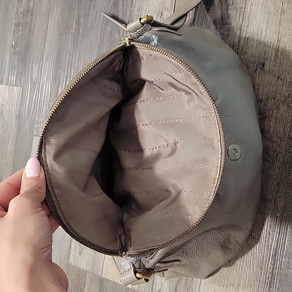 Marc Jacobs Pebbled-leather Shoulder Bag - Picture 7 of 14